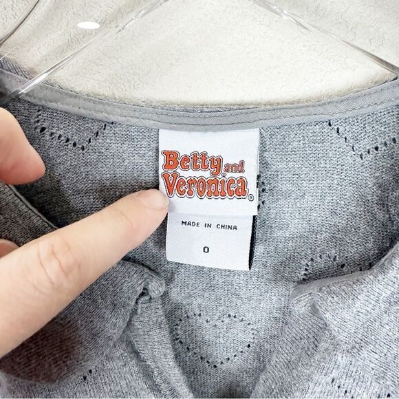 Betty & Veronica Grey Heart Valentines Sweater Cardigan Collar Size 0 - Picture 4 of 9